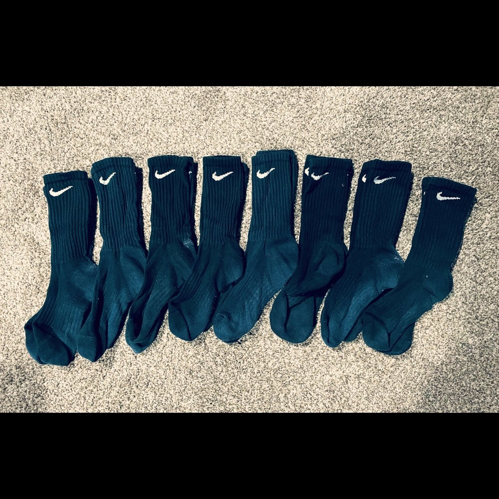 6 pair of Nike socks